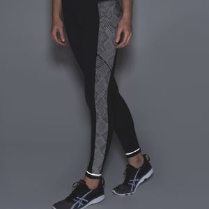 lululemon speed tight ravishing reptile silver blk